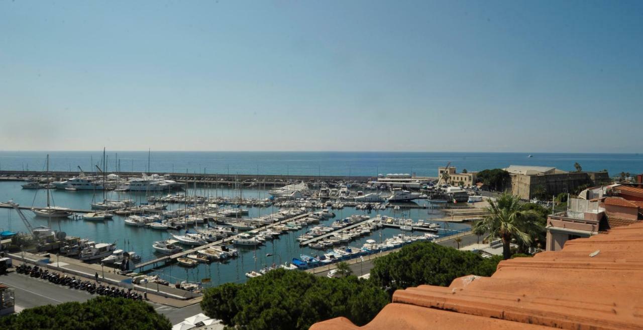 Maison Du Port Vieux Lägenhet Sanremo Exteriör bild