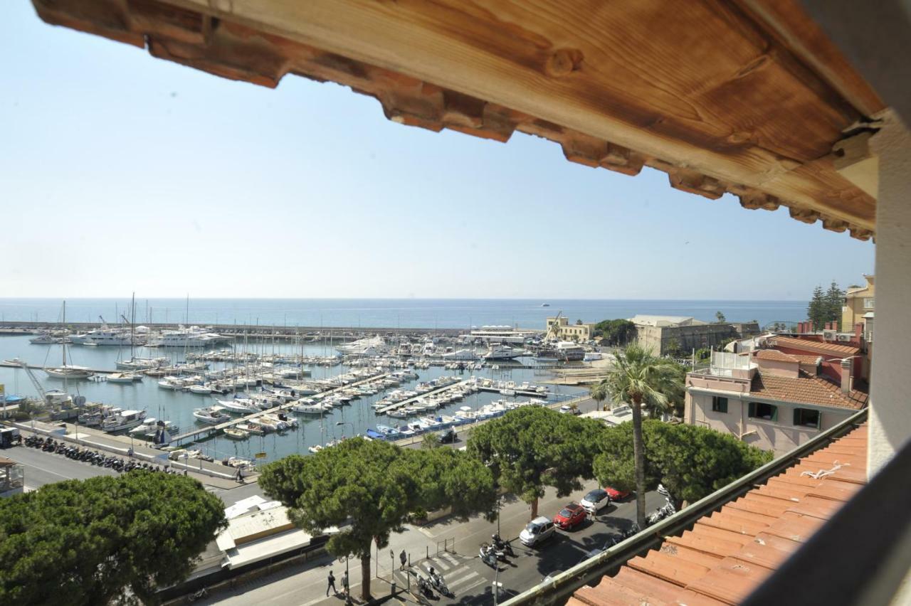 Maison Du Port Vieux Lägenhet Sanremo Exteriör bild