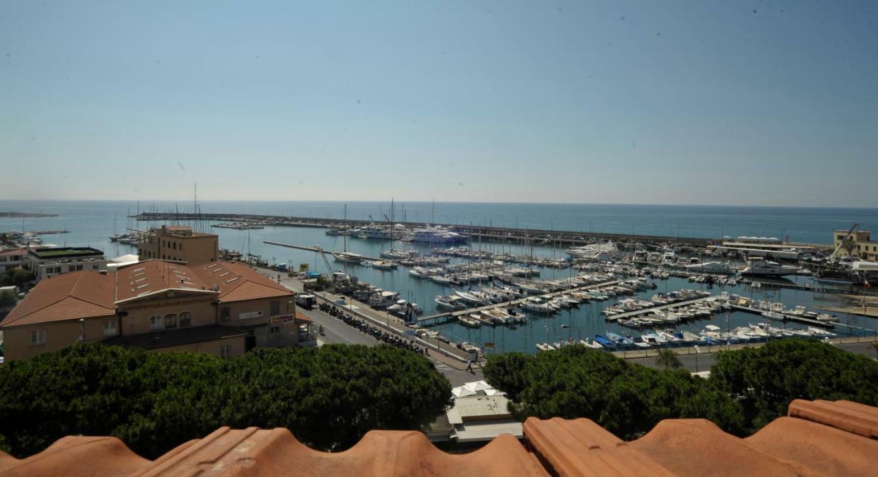 Maison Du Port Vieux Lägenhet Sanremo Exteriör bild